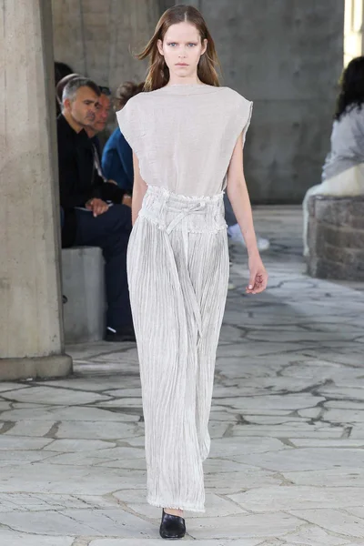 Look 12